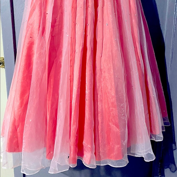 Strapless layered Crepe & tule LONG length dress, - Picture 4 of 7